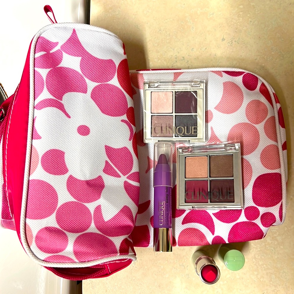 Clinique gift set double eye shadow palette, lip stock and lip gloss. Brand new!